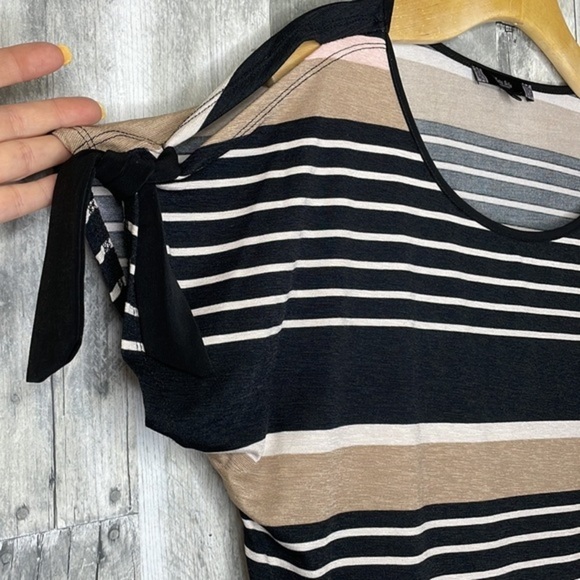 TUTTA Bella maternity blouse. Black, pink & brown. Split shoulder w/ bow. Large - Picture 2 of 10